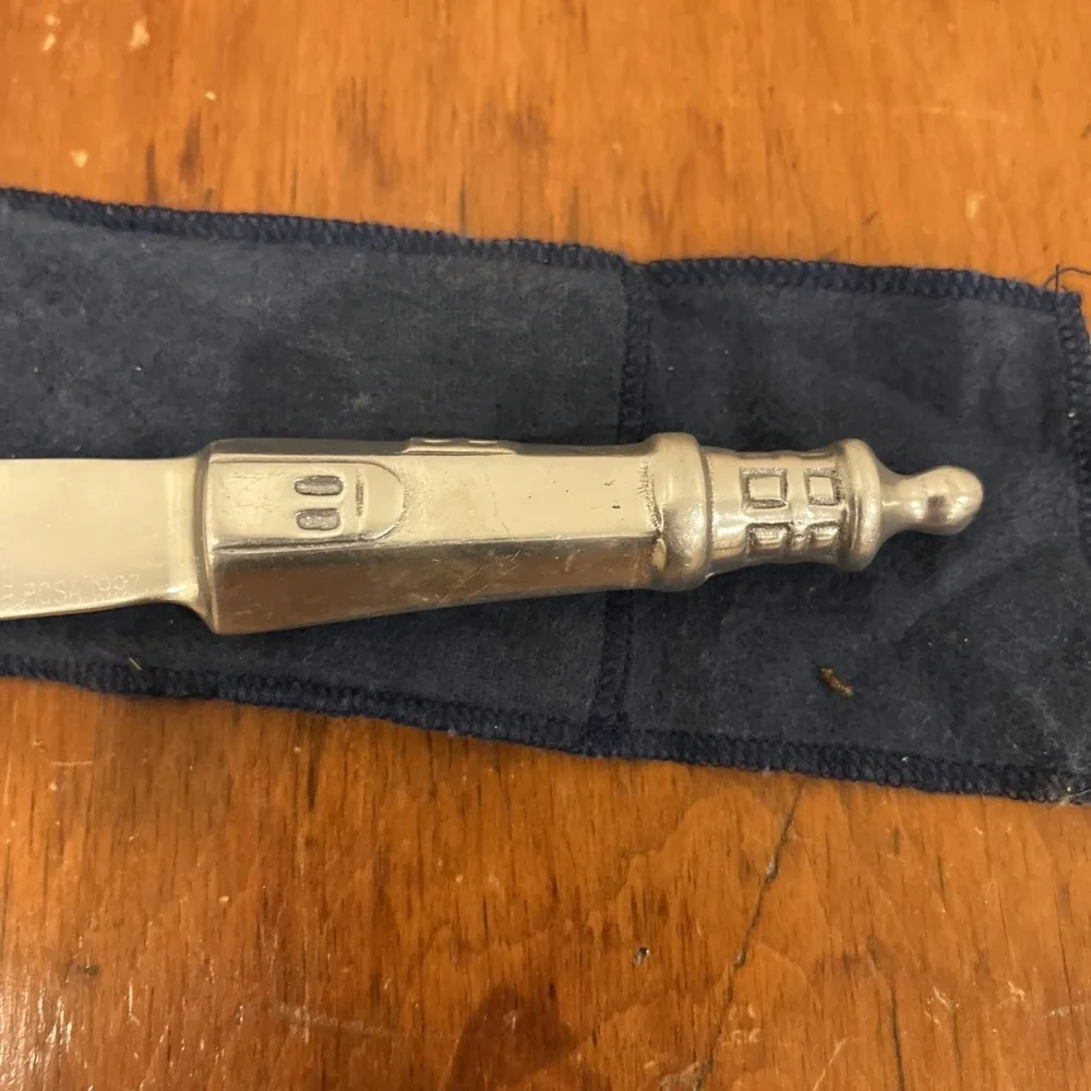 Mariposa Brilliance Aluminum Cheese Spreader Beach Lighthouse 1997 Knife